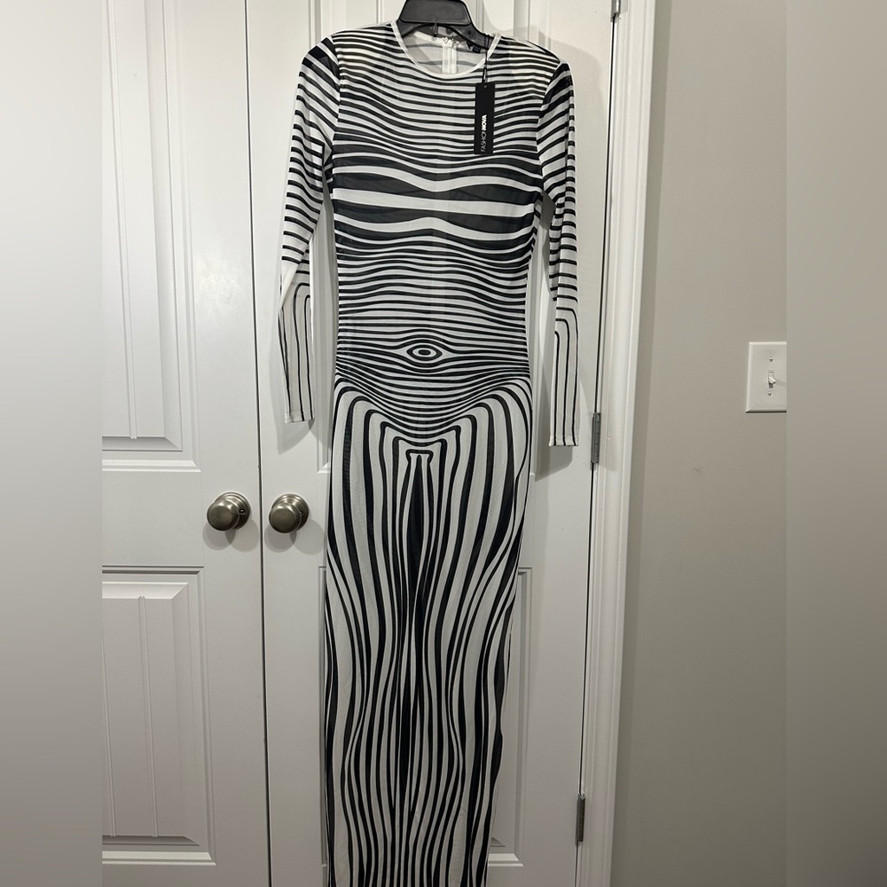 Fashion Nova Black and White Optical-Stripe Long Sleeve Maxi Dress